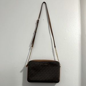 Very clean MK crossbody bag!
